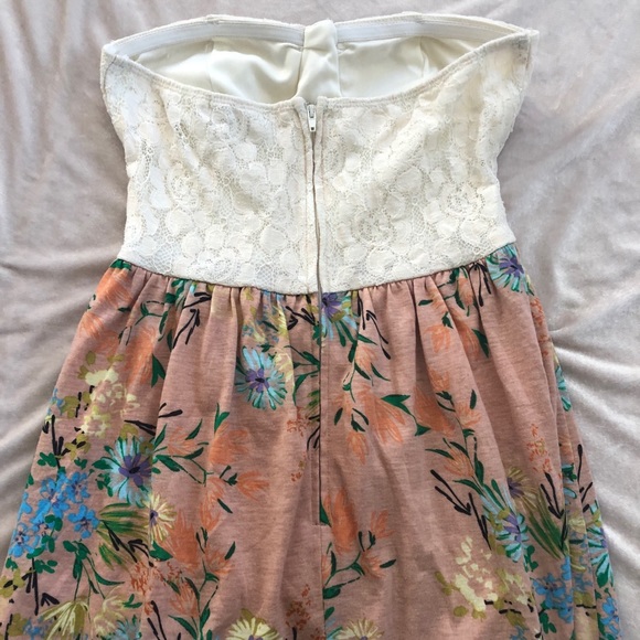 Sold HP🎉 Strapless Floral Dress - Picture 3 of 5